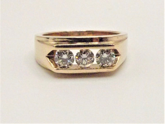 9 ct Yellow Gold heavy ring with 1.05 ct set of diamonds