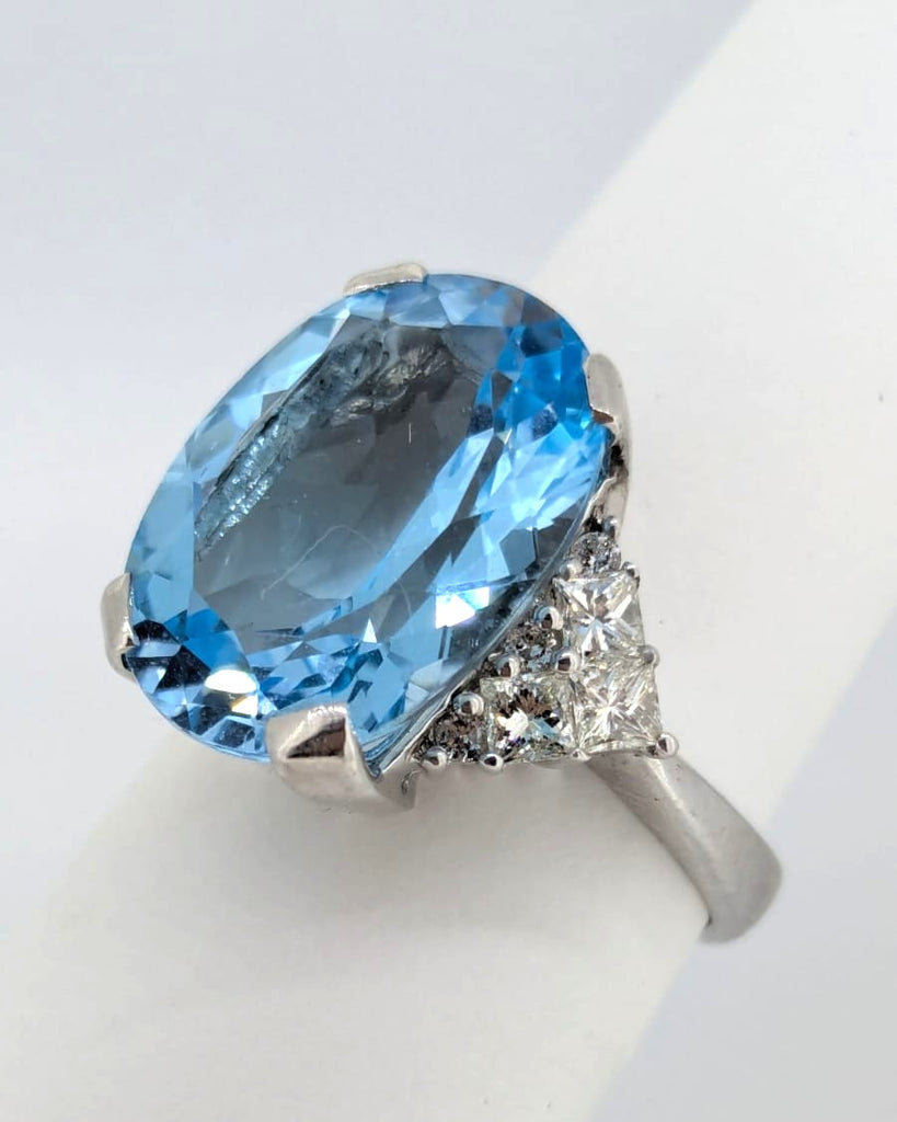 18ct White Gold ring set with single Blue Topaz and Diamonds