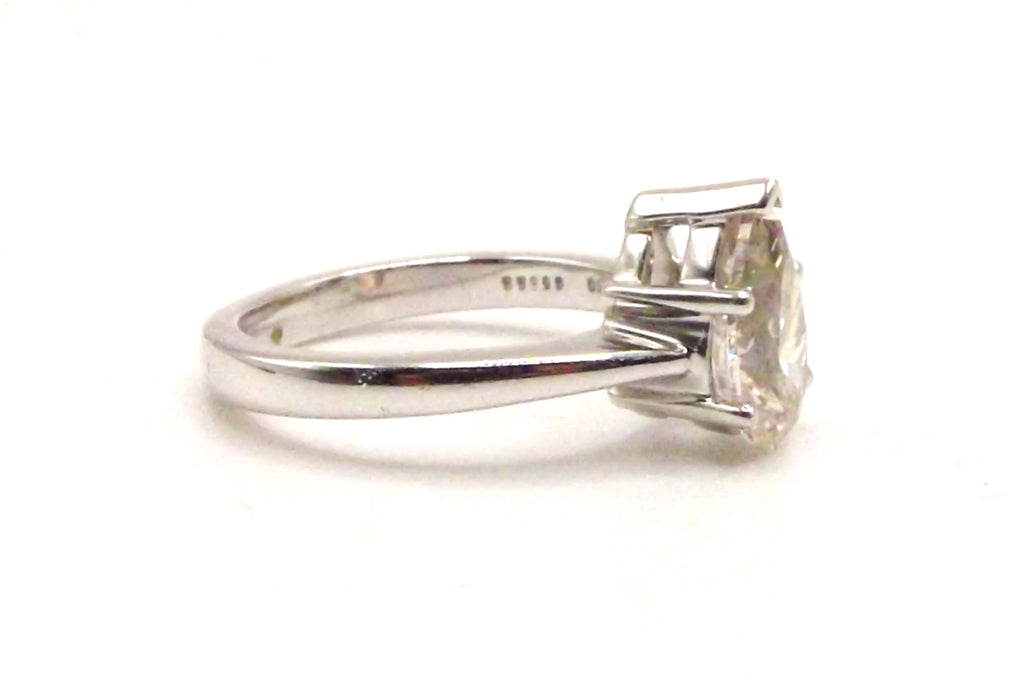 18ct White Gold Pear Cut Diamond Ring