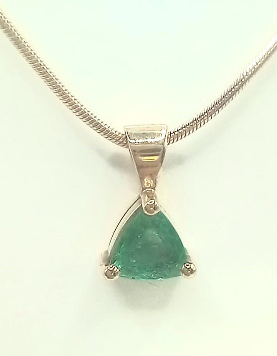 9 ct gold necklace with emerald necklace