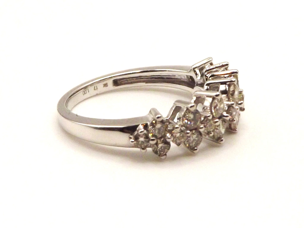 9 ct White Gold ring with 1.0 ct diamonds