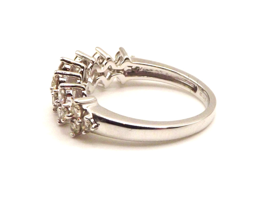9 ct White Gold ring with 1.0 ct diamonds