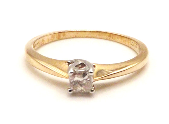 9 ct Yellow Gold Princess Cut Diamond Solitaire ring