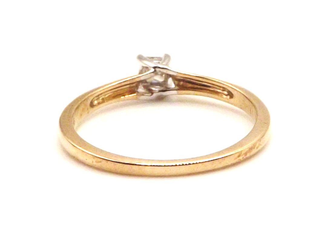 9 ct Yellow Gold Princess Cut Diamond Solitaire ring