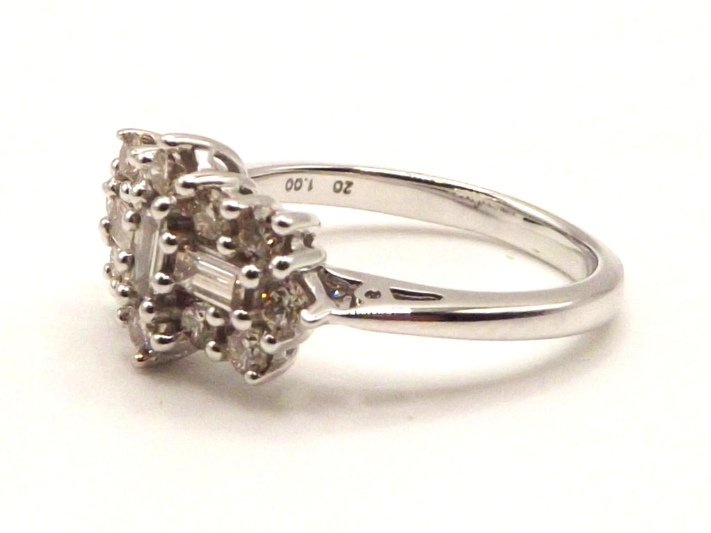 9 ct White Gold ring with 1.0 ct diamonds ring