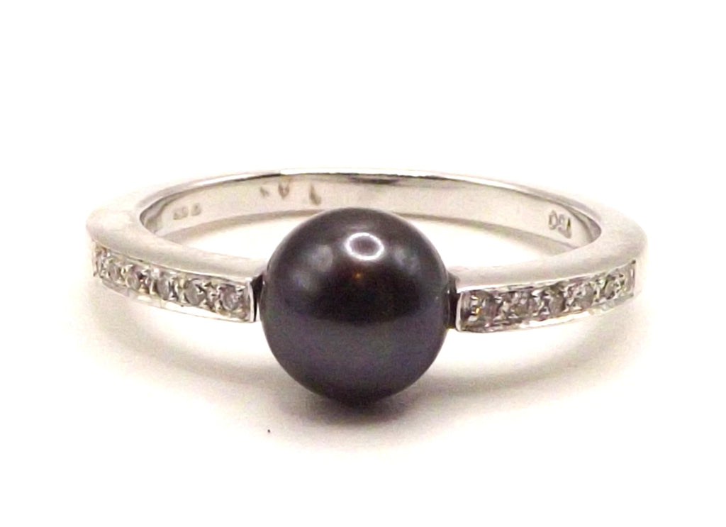 18 ct White Gold with Peacock Pearl and Diamond ring