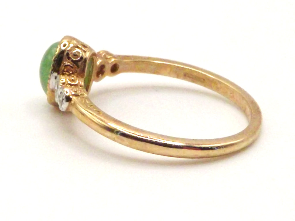 9 ct Yellow Gold ring with Jade and Diamonds