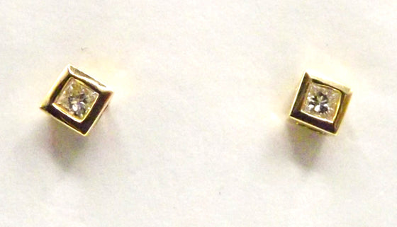 18 ct Yellow Gold stud earrings with 0.10 ct diamonds