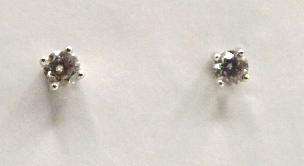 9 ct White Gold stud earrings with 0.25 ct diamonds