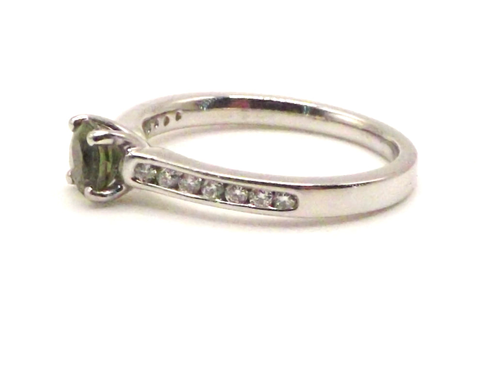 Platinum ring with 0.53 ct Green Touramaline and Diamonds