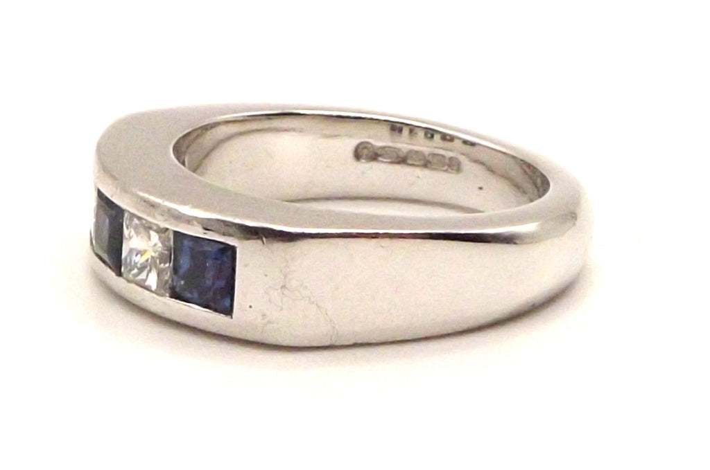 18 ct White Gold ring with princess cut 0.89 ct Sapphires & 0.48 ct Diamonds