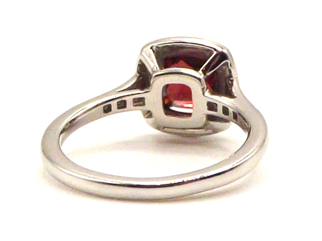 Platinum ring with a 1.68 ct Garnet and 0.22 ct Diamonds