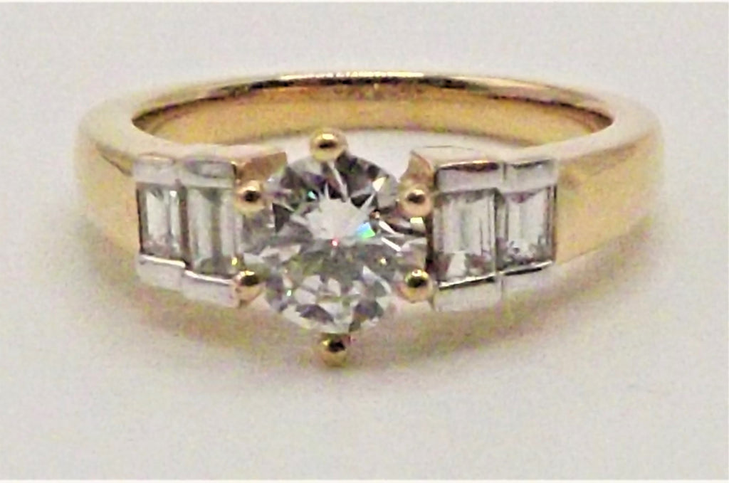 18 ct Yellow Gold ring with 0.70 ct central Diamond and diamond shoulders