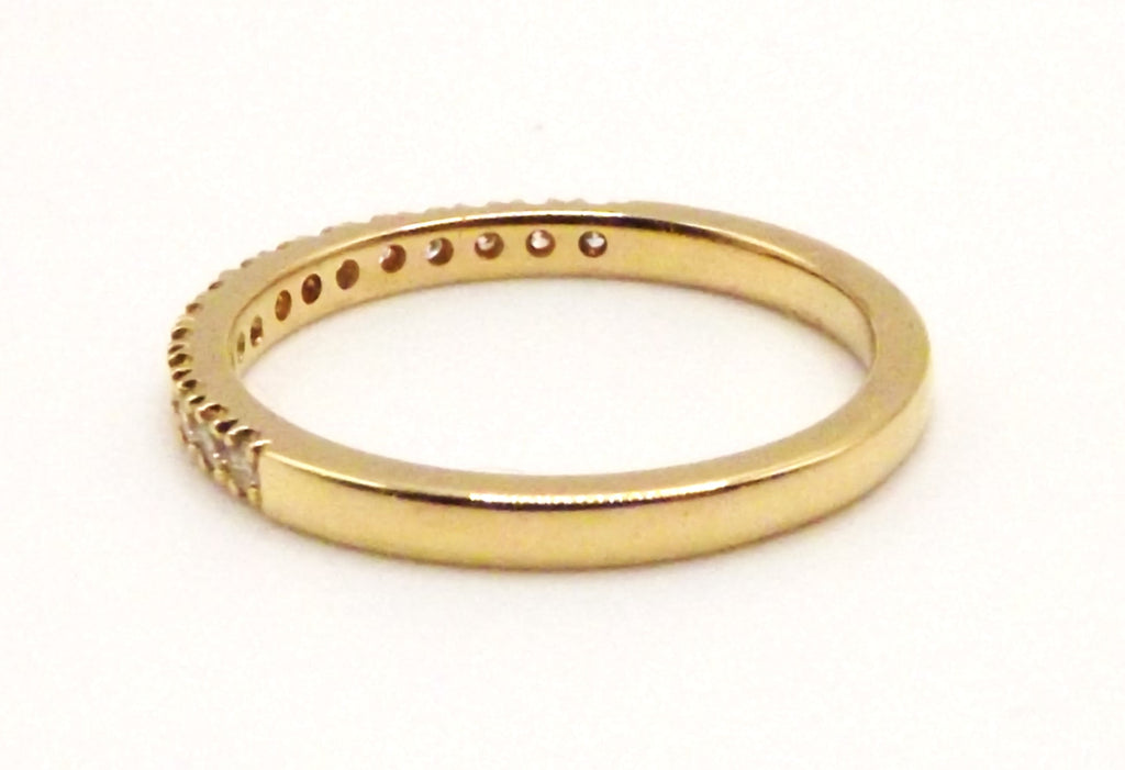18 ct Yellow Gold ring with 0.22 ct set of round cut diamonds