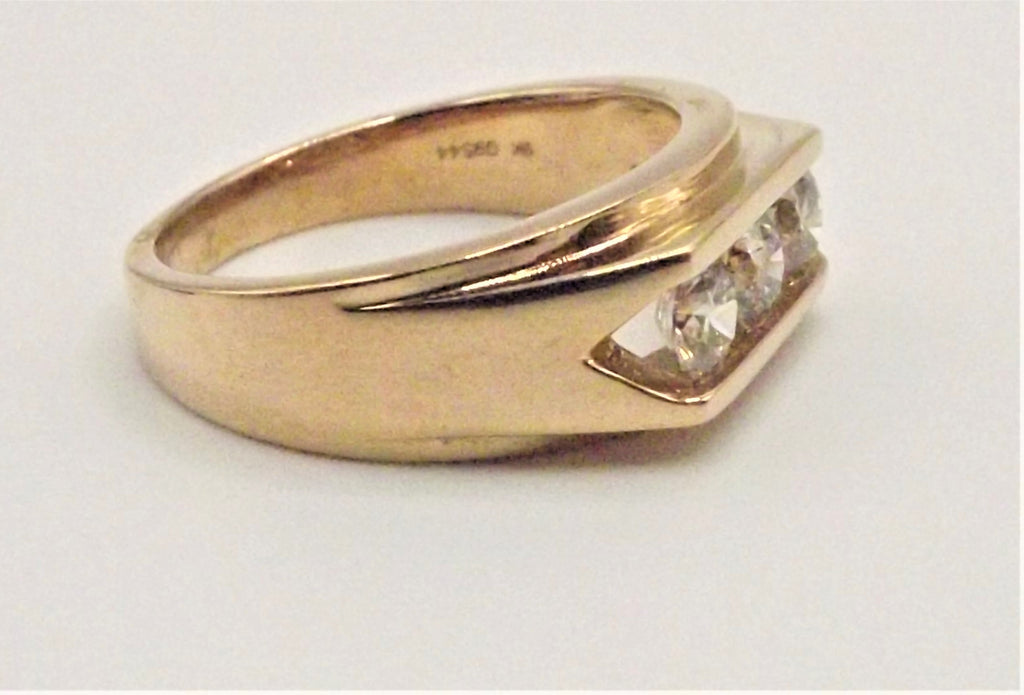 9 ct Yellow Gold heavy ring with 1.05 ct set of diamonds